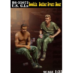 1/35 US G.I.s "Lookin' Better Every Beer" (2 Figures)