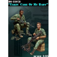 1/35 "Taking Care of My Baby" (2 figures with Guns)