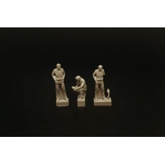 1/144 WWII US Navy Sailors (3 figures)