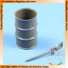 1/35 WWII German Hand Pump and Barrel