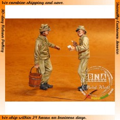 1/32 WWII Japanese Mechanics (2 Figures)