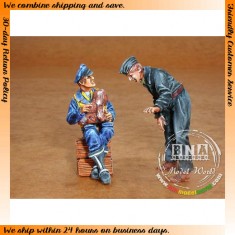 1/32 WWII German Pilot + Mechanic (2 Figures)