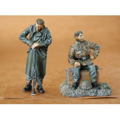 1/35 German Infantry After Combat (2 Figures)