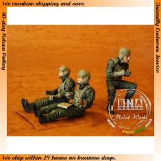 1/35 US Army (UH-60 Pilots + Door Gunner) (3 Figures)