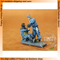 1/48 WWII German Fighter Pilots Sitting + Mechanic (2 Figures)