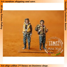 1/48 RAF Pilots Before Flight (2 Figures)