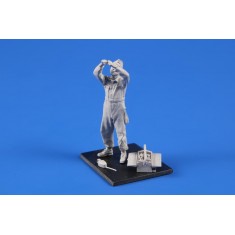 1/48 Siebel Si 204/Aero C-3 Mechanic (engine repair)
