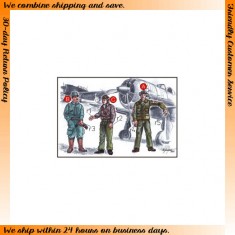 1/72 WWII Japanese Army Pilots (2 Figures) and Mechanics 