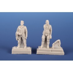 1/72 German ACE Fighter Pilot A. Galland and Mechanic (2 figures)