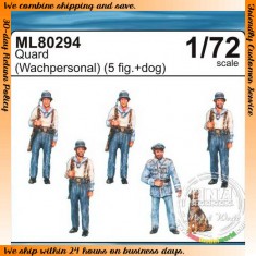 1/72 German Guards (5 Figures + Dog)
