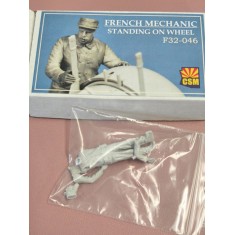 1/32 French Mechanic On A Wheel