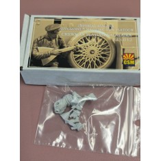 1/35 Imperial Russian Automobile Machine Gun Platoon Crewman Playing Balalaika