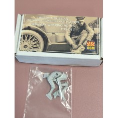 1/35 Imperial Russian Automobile Machine Gun Platoon Crewman Wearing Boots