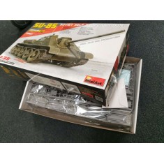 1/35 Soviet Self-Propelled Gun Su-85 Mod. 1943 Mid Production (box damaged)