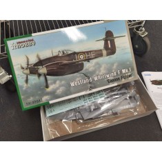1/32 WWII Westland Whirlwind Mk.I Cannon Fighter (Box Damaged)