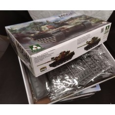 1/35 US M60A1 Main Battle Tank (box damaged)