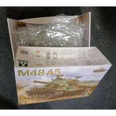 1/35 M48 A5 Patton Main Battle Tank (box damaged)