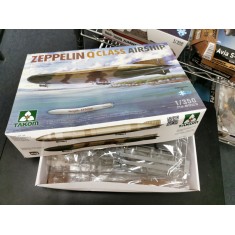 1/350 Zeppelin Q Class Airship (box damaged)