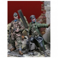 1/35 SS In Action (2 figures)