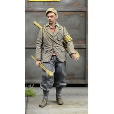 1/35 Young Volkssturmman in Germany 1945 (1 figure)