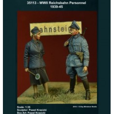 1/35 WWII Reichsbahn Personnel 1939-1945 (2 figures)