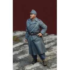 1/35 Luftwaffe Mechanic in Greatcoat