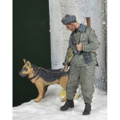1/35 East German Border Trooper w/Dog Winter 1970-80's