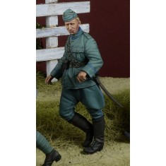 1/35 Dutch NCO Walking, Holland 1940