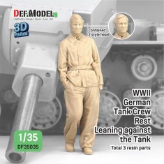 1/35 WWII German Tank Crew Rest Leaning Front of Tiger-1