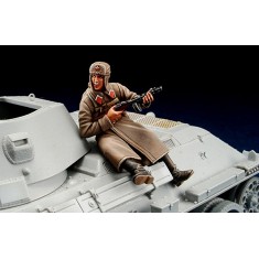 1/35 WWII Russian Tank Rider in Winter #1