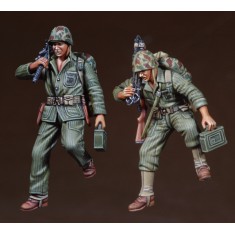 1/35 WWII USMC Machine Gun Team on the Slope (2 Figures)