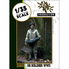 1/35 WWII US Soldier - Holding Ammo