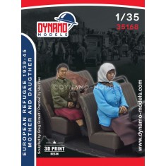 1/35 Civilian Mother and Daughter Sitting in the Car