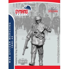 1/35 German Officer Marching