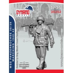 1/35 German Anti-Tank Gunner Marching