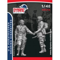 1/48 US Paratroopers Sharing Cigarettes (2 figures)