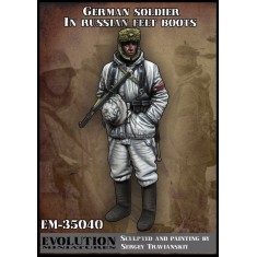 1/35 German Soldier in Russian Felt Boots