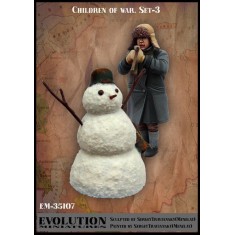 1/35 Children of War Set 3 (1 figure and 1 snowman)