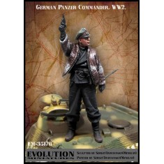 1/35 WWII German Panzer Commander