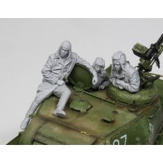 1/35 WWII Soviet IS-2 Tank Crews (3 figures)
