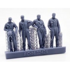 1/35 M4 Sherman Crew Photoshoot