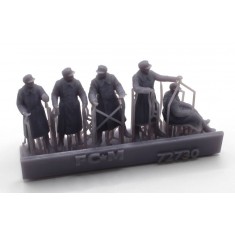 1/72 Nashorn Crew with M35 Greatcoats