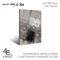 1/48 Eastern Bloc Airfield Apron T-Junction with Drainage Gutter