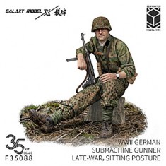 1/35 WWII German Submachine Gunner Late War Sitting Pose