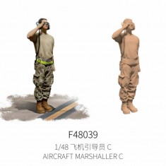 1/48 Aircraft Marshaller C