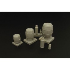 1/35 Wooden Barrels and Milk Cans