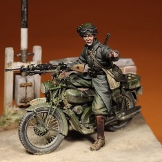 1/35 R.E. Moto Guzzi Alce 500 with Rider