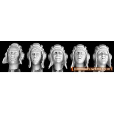 1/35 5x Heads with Soviet Post War AFV Helmets