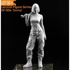 1/35 Modern/Fantasy ''Emma'' Female Casual Top Cargo Pants Tool Over Shoulder Pose