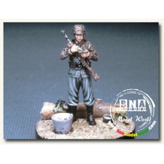 1/35 WWII German Infantry Having a Meal with Base